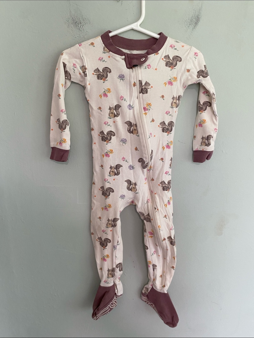 Burt’s Bees Baby White Squirrel & Floral print zip up Footsie Pajamas Size 18 Mo